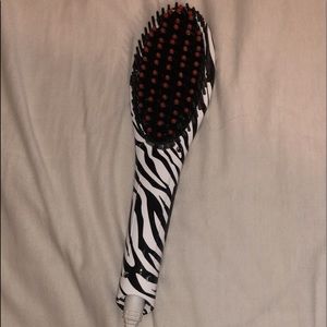 Brush that straightens your hair